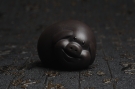 紫砂壶图片:美宠特惠 精工好料黑萌猪茶宠摆件 灰常可爱 长6.2cm高4cm - 宜兴紫砂壶网