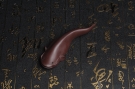 紫砂壶图片:美宠特惠 年年有余鱼 神态细腻 做工灰常精致 手工茶宠摆件长:12.5cm左右,最宽度为:3.7cm - 宜兴紫砂壶网