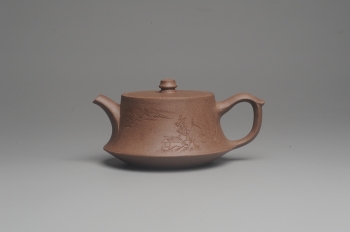 紫砂壶图片:美壶特惠 精工老段泥曼生山水柱础 贺岁佳品 高档包装 - 宜兴紫砂壶网