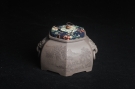 紫砂壶图片:精品特惠 助工老青段精品山水六方瑞兽双耳罐 茶仓 茶叶罐 水洗 - 宜兴紫砂壶网