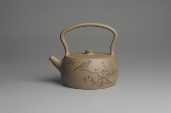 紫砂壶图片:美壶特惠 老青段 助工精工怀古提梁 装饰花鸟 - 宜兴紫砂壶网