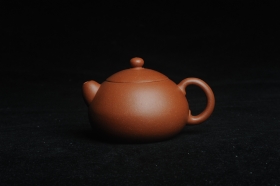 紫砂壶图片:美壶特惠 精工红降坡俏西施 小壶超难做 杀茶利器 - 美壶网
