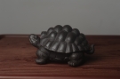 紫砂壶图片:美宠中秋特惠 精致黑料忍者寿龟 长14cm宽9.5cm高7cm - 宜兴紫砂壶网