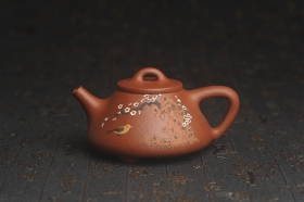紫砂壶图片:美壶特惠 超精致特好降坡泥小品子冶石瓢 泥绘梅花鸟 特文气 - 美壶网