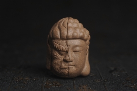 紫砂壶图片:美宠特惠 回馈壶友 精致青段泥是佛是魔 一念之间 手把件茶宠高5.8cm宽4.5cm左右 - 美壶网