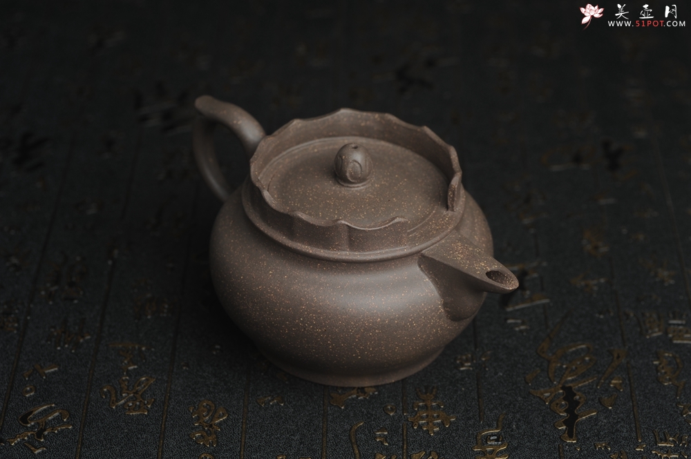 紫砂壶图片：美壶特惠 优质青灰段泥精致僧帽壶 茶人醉爱 - 宜兴紫砂壶网