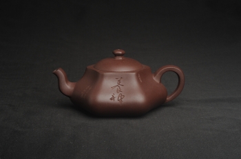 紫砂壶图片:美壶特惠 精致老紫泥六方福缘壶 茶人醉爱 - 宜兴紫砂壶网