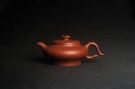 紫砂壶图片:美壶特惠 精致降坡泥飞鸿壶 茶人醉爱 - 宜兴紫砂壶网