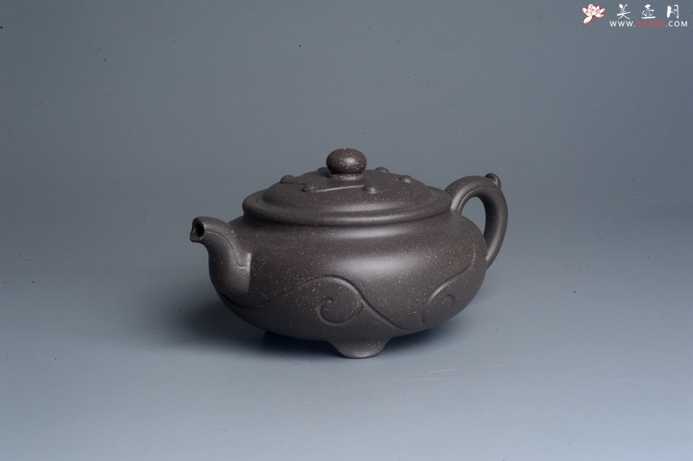 紫砂壶图片：美壶特惠  青灰段泥精工三角如意茶壶 茶具 单壶 - 美壶网