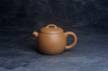 紫砂壶图片:美壶特惠 特好老黄段泥精致大炮巨轮壶 茶人醉爱 - 宜兴紫砂壶网