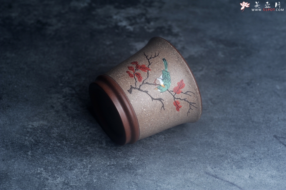 紫砂壶图片：美美杯特惠 精致花鸟紫泥粉黄金段泥主人杯 特文气 - 宜兴紫砂壶网