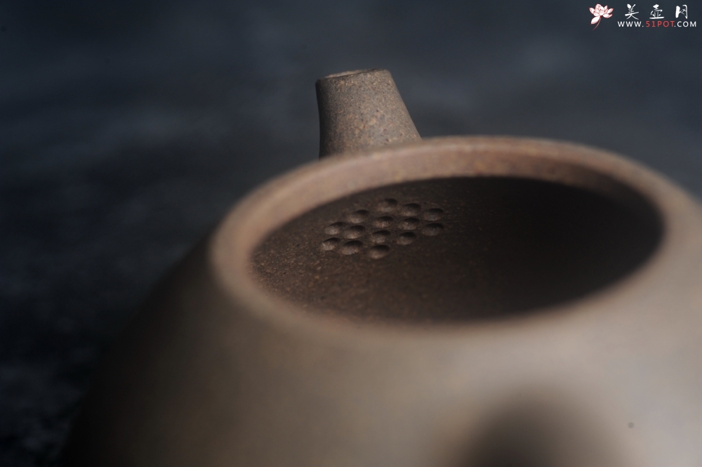 紫砂壶图片：美壶特惠 特好松花段泥精工乳瓢茶壶 茶人醉爱 - 宜兴紫砂壶网
