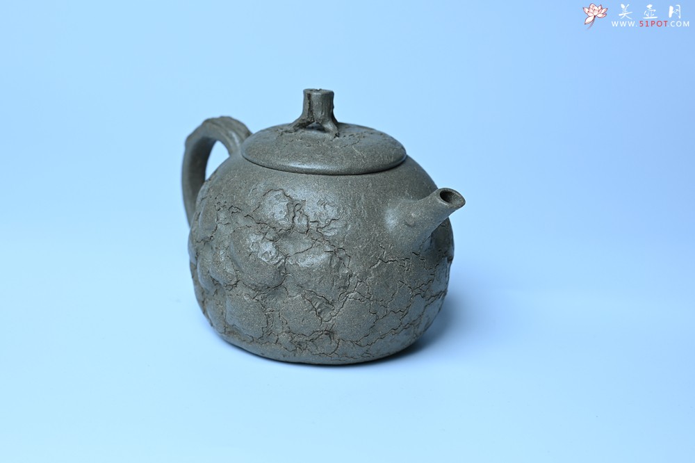 紫砂壶图片：美壶特惠 特好老青段泥云松供春壶 茶人醉爱 - 宜兴紫砂壶网