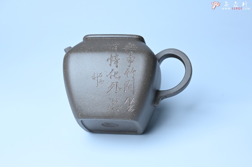 紫砂壶图片：美壶特惠 精致青灰段泥混方巨轮壶 茶壶 无事竹间坐 有情化外游 - 宜兴紫砂壶网