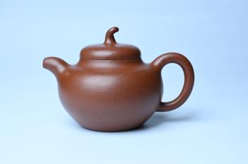 紫砂壶图片:潜力股周小培老师 油润降坡泥全手工茄瓜壶 - 宜兴紫砂壶网