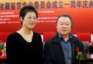 紫砂壶图片：与何道洪大师合影 - 宜兴紫砂壶网
