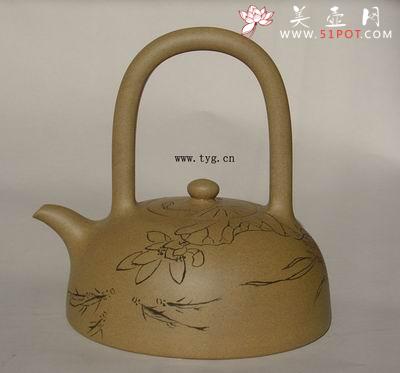 紫砂壶图片：伴缘提梁壶 - 宜兴紫砂壶网