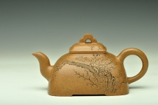 紫砂壶图片：老味纵横 2014全手工大赛一等奖袁德波装饰 全手孤棱 通转梅花 - 美壶网