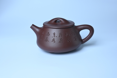 周斌紫砂壶 实力派工艺师周斌 优质底槽青全手工精工满瓢壶 陶兴双刀装饰 诗写梅花月,茶烹谷雨春 原矿底槽清 - 美壶网