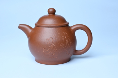王老师紫砂壶 美壶特惠 王老师 全手工红降坡泥潘壶 国助工 易轩 范小君徒杨志老师刻绘 装饰小富贵特文气 原矿降坡泥 - 美壶网