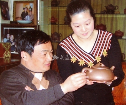 李利紫砂壶 与徐安碧大师合影  - 美壶网
