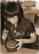 紫砂壶工艺师图片：咸子情 - 美壶网
