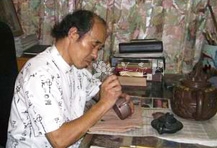 紫砂壶工艺师图片：咸仲英 - 美壶网