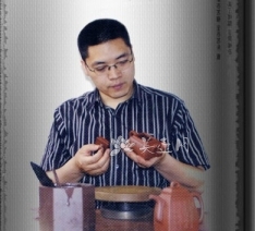 紫砂壶工艺师图片：范泽君 - 美壶网