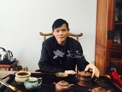 紫砂壶工艺师图片：范洪初 - 美壶网