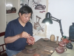 紫砂壶工艺师图片：徐益勤 - 美壶网