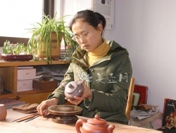 紫砂壶工艺师图片：何叶 - 美壶网