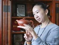 紫砂壶工艺师图片：何震 - 美壶网