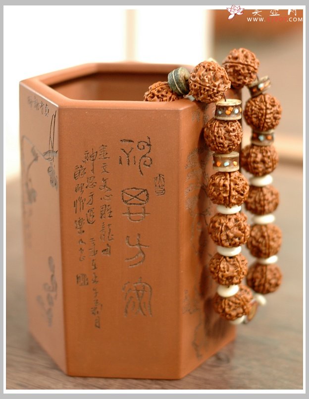 紫砂壶图片：重器欣赏 周定华制作，谭泉海、鲍志强、毛国强刻绘 - 美壶网