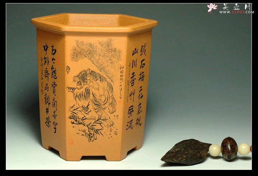 紫砂壶图片：美壶青莲定做的笔筒-李彦雄老师刻绘 - 美壶网