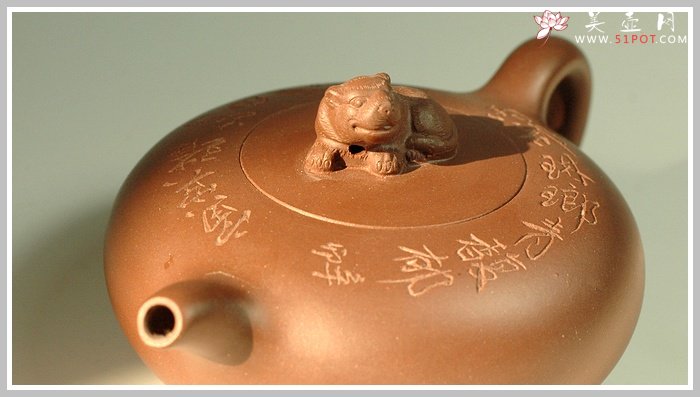 紫砂壶图片：虎跑兔追送寿桃~~ - 美壶网