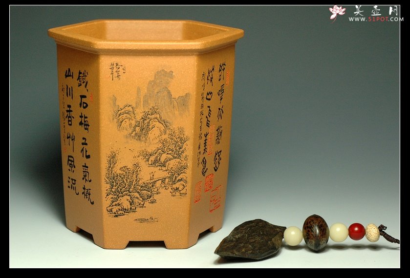 紫砂壶图片：美壶青莲定做的笔筒-李彦雄老师刻绘 - 美壶网