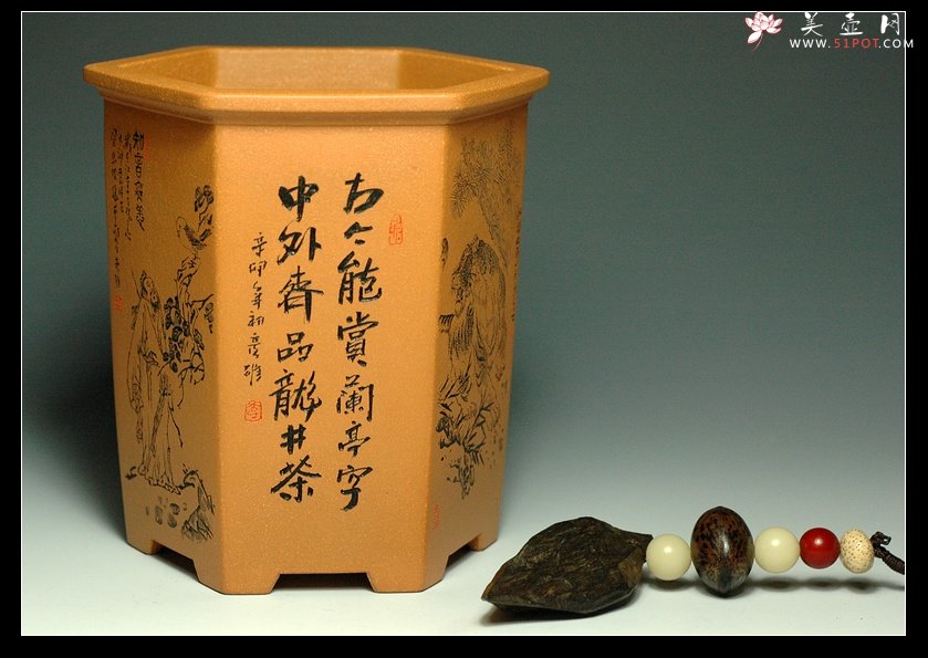 紫砂壶图片：美壶青莲定做的笔筒-李彦雄老师刻绘 - 美壶网