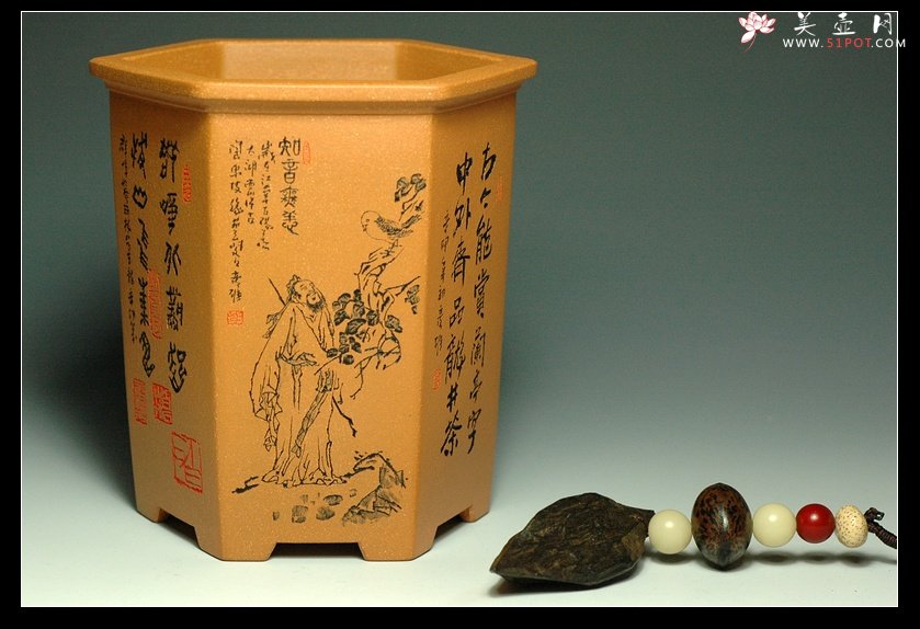 紫砂壶图片：美壶青莲定做的笔筒-李彦雄老师刻绘 - 美壶网