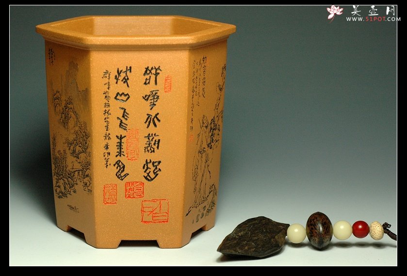 紫砂壶图片：美壶青莲定做的笔筒-李彦雄老师刻绘 - 美壶网