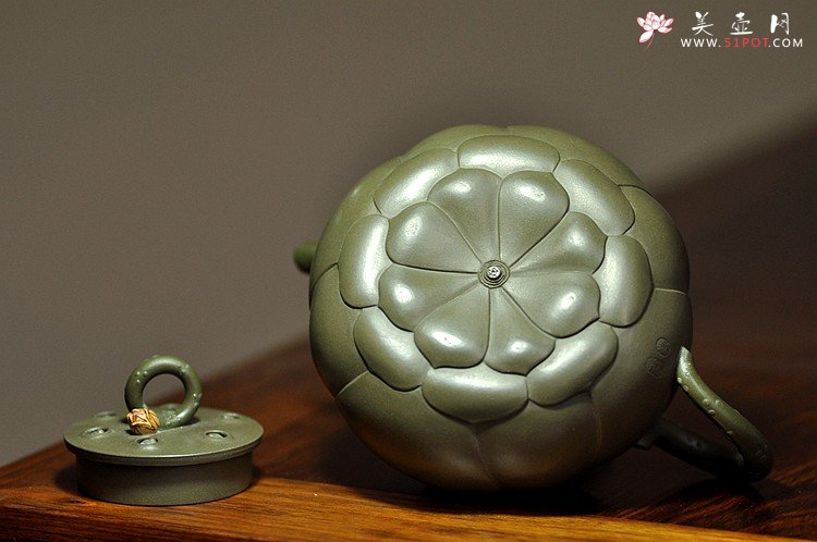 紫砂壶图片：青莲和圣桃杯~ 欣赏花货的漂亮 - 美壶网