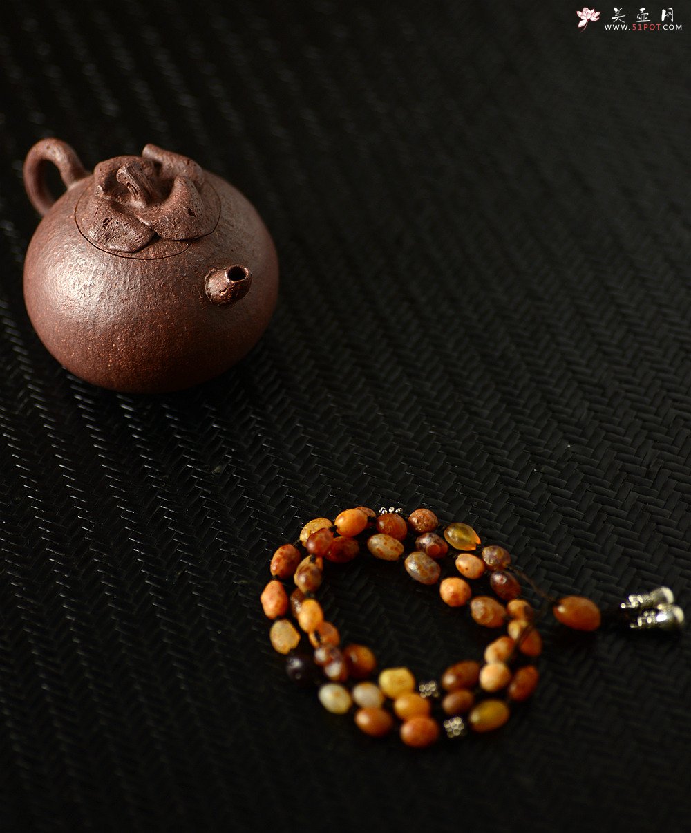 紫砂壶图片：安静的喝茶~ - 美壶网