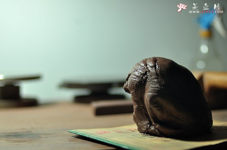 紫砂壶图片：美壶网特邀曲峰老师演绎全手工铺砂子冶石瓢 - 美壶网