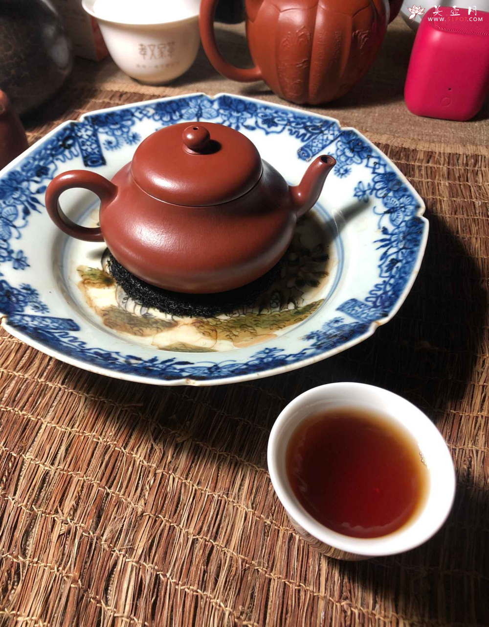 紫砂壶图片：泡岩茶的朱泥小君德壶欣赏 - 美壶网