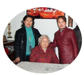 紫砂壶图片：左起：蒋艺华、蒋蓉、吴淑英 - 美壶网
