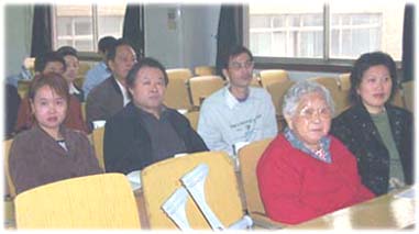 紫砂壶图片：与蒋蓉、何道洪大师（二排左二）参加陶协活动 - 美壶网