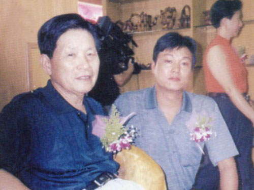 紫砂壶图片：与中国工艺美术大师徐汉棠 - 美壶网