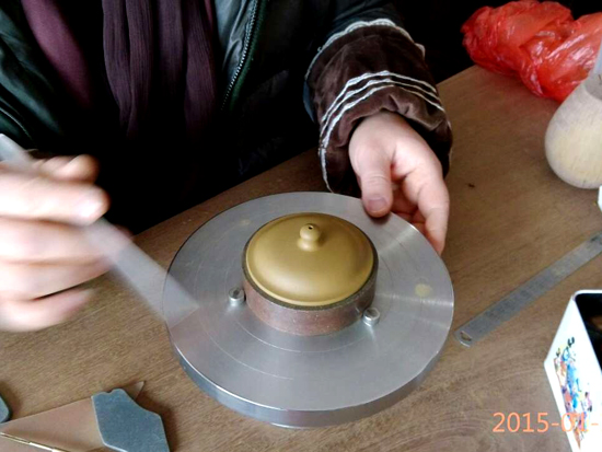 紫砂壶图片：全手工制壶过程-装滴子 - 美壶网