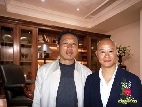 紫砂壶图片：周奇鸣与吕俊杰先生合影 - 美壶网