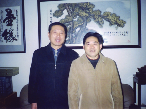 紫砂壶图片：与高级工艺师沈汉生合影 - 美壶网