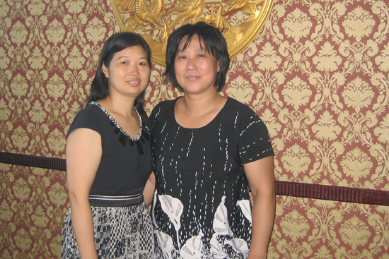 紫砂壶图片：与高级工艺美术师夏淑君合影 - 美壶网